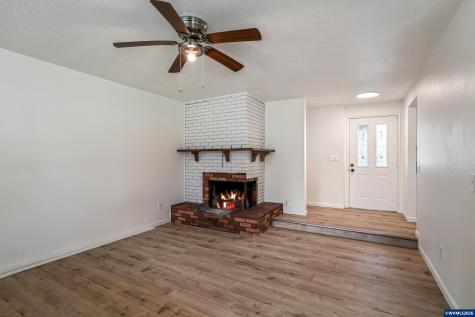 1568 N 3rd Avenue Stayton OR 97383