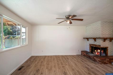 1568 N 3rd Avenue Stayton OR 97383