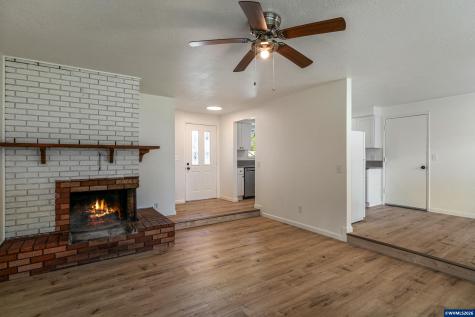 1568 N 3rd Avenue Stayton OR 97383