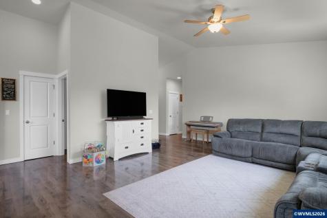 575 Egret Avenue Halsey OR 97348-2216