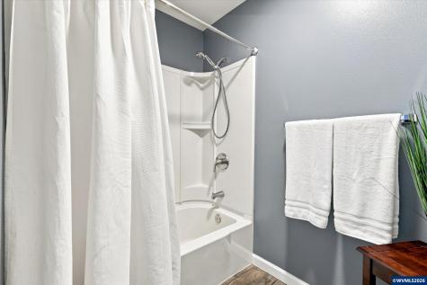 1323 Garden Way Woodburn OR 97071