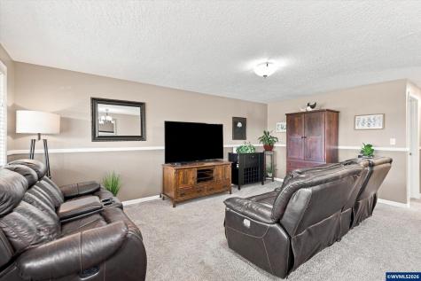 1323 Garden Way Woodburn OR 97071