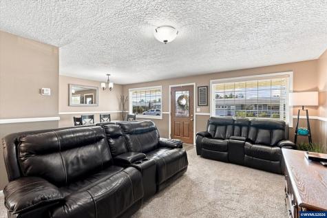 1323 Garden Way Woodburn OR 97071