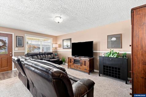 1323 Garden Way Woodburn OR 97071