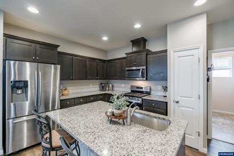 5055 Comet Street NE Salem OR 97305