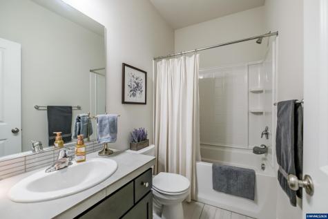 5055 Comet Street NE Salem OR 97305