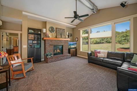2015 Landaggard Drive NW Salem OR 97304