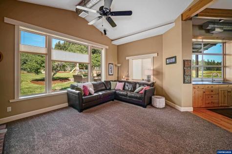 2015 Landaggard Drive NW Salem OR 97304