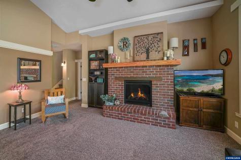2015 Landaggard Drive NW Salem OR 97304