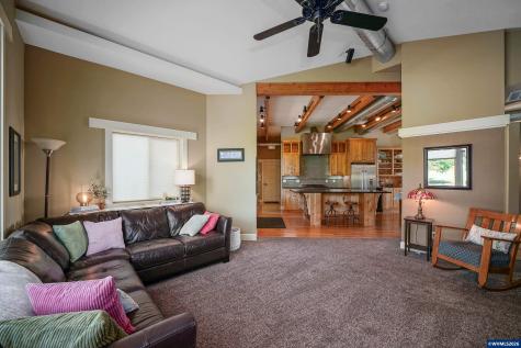 2015 Landaggard Drive NW Salem OR 97304
