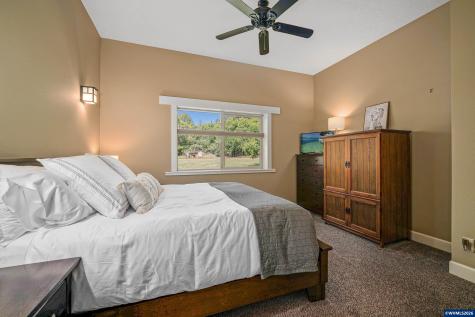 2015 Landaggard Drive NW Salem OR 97304