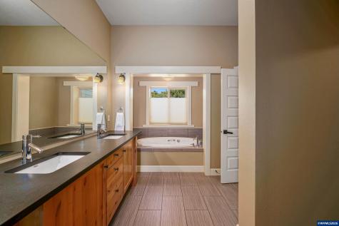 2015 Landaggard Drive NW Salem OR 97304