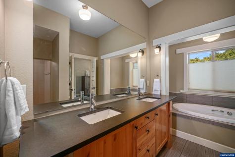 2015 Landaggard Drive NW Salem OR 97304