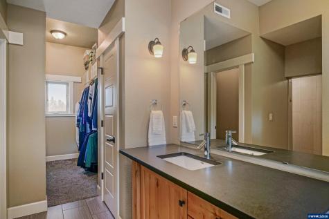 2015 Landaggard Drive NW Salem OR 97304