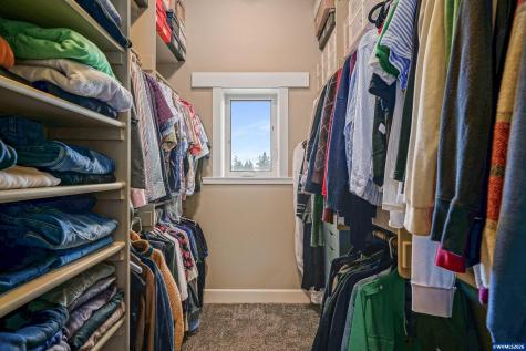 2015 Landaggard Drive NW Salem OR 97304
