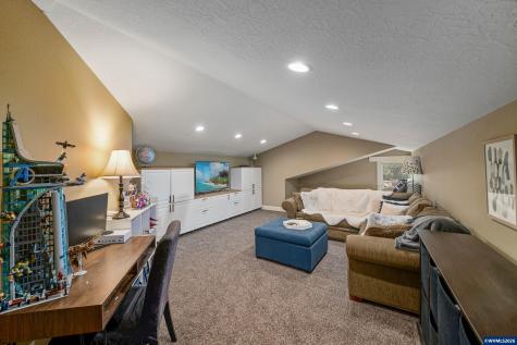 2015 Landaggard Drive NW Salem OR 97304