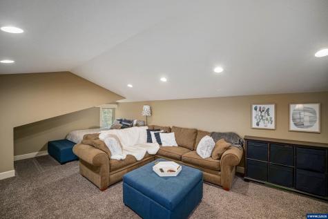 2015 Landaggard Drive NW Salem OR 97304