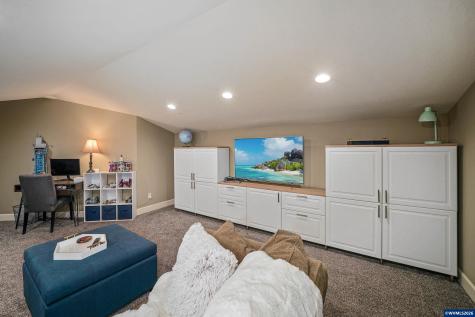 2015 Landaggard Drive NW Salem OR 97304
