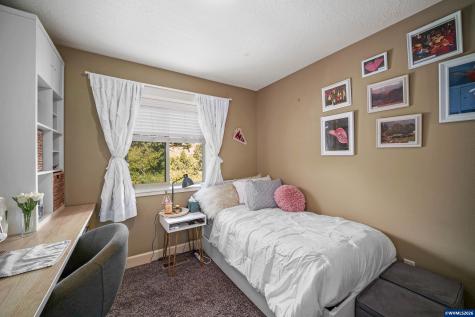 2015 Landaggard Drive NW Salem OR 97304