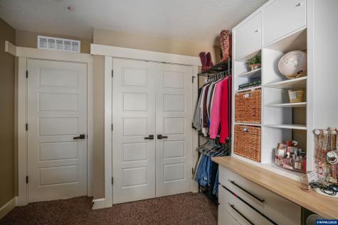 2015 Landaggard Drive NW Salem OR 97304