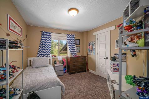 2015 Landaggard Drive NW Salem OR 97304