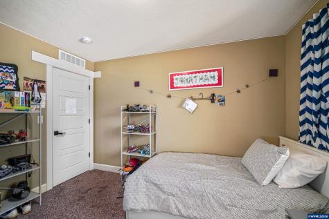 2015 Landaggard Drive NW Salem OR 97304