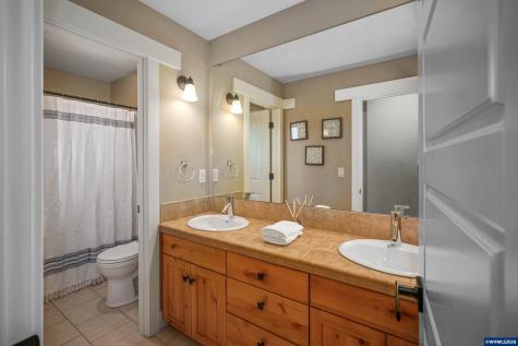 2015 Landaggard Drive NW Salem OR 97304