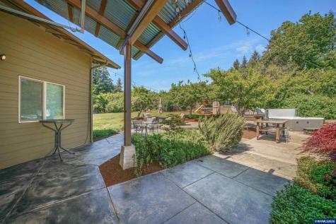 2015 Landaggard Drive NW Salem OR 97304
