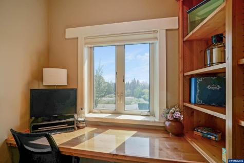 2015 Landaggard Drive NW Salem OR 97304