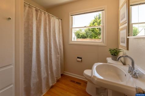 1235 Walnut Street SW Albany OR 97321