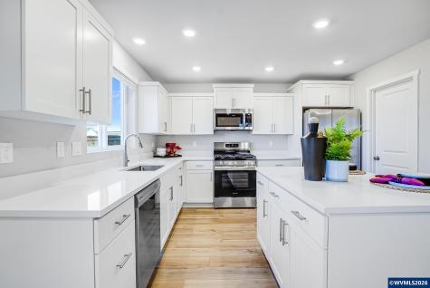 1544 Brown Street Woodburn OR 97071