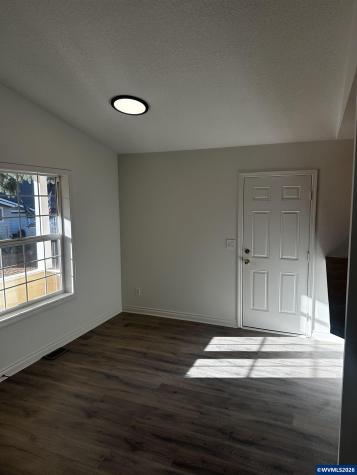 504 Wall Street Silverton OR 97381