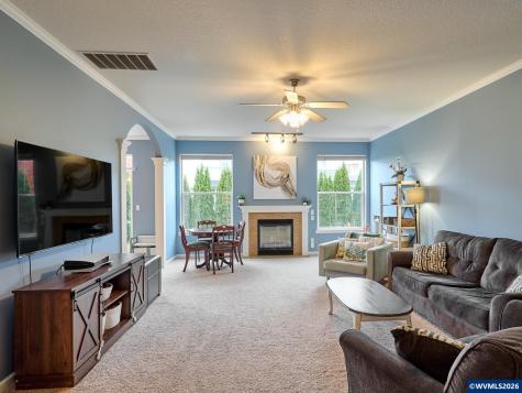 2663 Baines Bl Hubbard OR 97032