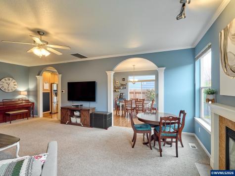 2663 Baines Bl Hubbard OR 97032