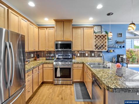 2663 Baines Bl Hubbard OR 97032