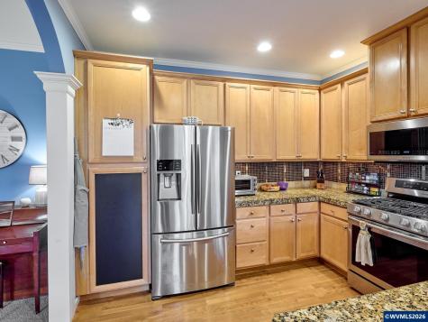 2663 Baines Bl Hubbard OR 97032