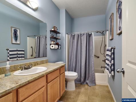2663 Baines Bl Hubbard OR 97032