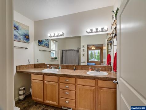 2663 Baines Bl Hubbard OR 97032