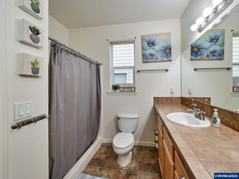 2663 Baines Bl Hubbard OR 97032