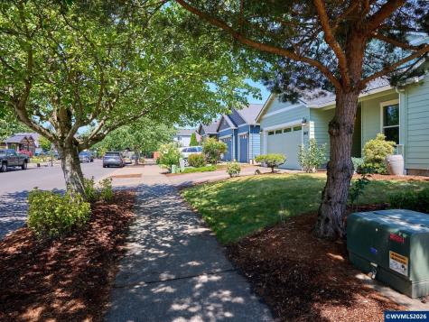 2663 Baines Bl Hubbard OR 97032