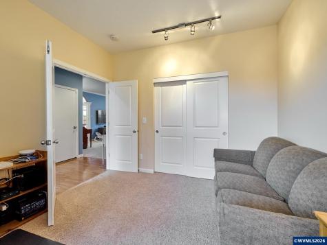 2663 Baines Bl Hubbard OR 97032