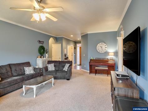 2663 Baines Bl Hubbard OR 97032