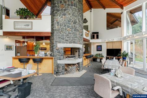 4300 Briar Knob Lp NE Scotts Mills OR 97375