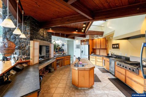 4300 Briar Knob Lp NE Scotts Mills OR 97375