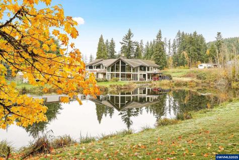 4300 Briar Knob Lp NE Scotts Mills OR 97375