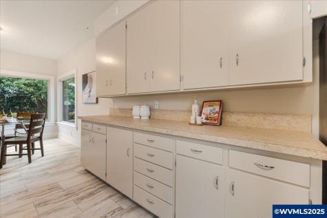 985 N 4th Avenue Stayton OR 97383