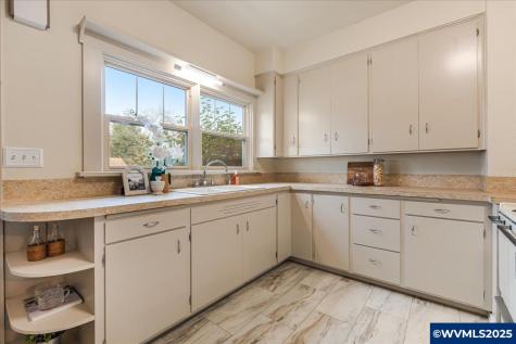 985 N 4th Avenue Stayton OR 97383