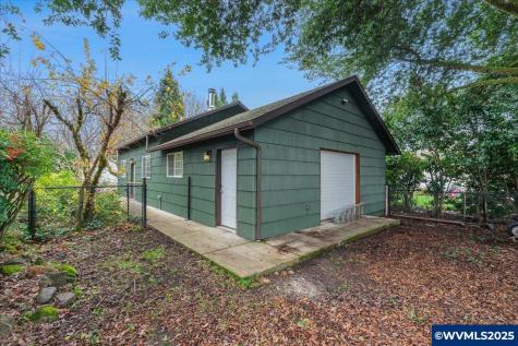 985 N 4th Avenue Stayton OR 97383