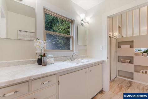 985 N 4th Avenue Stayton OR 97383