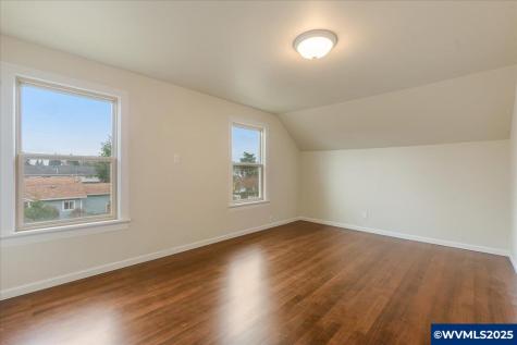 985 N 4th Avenue Stayton OR 97383
